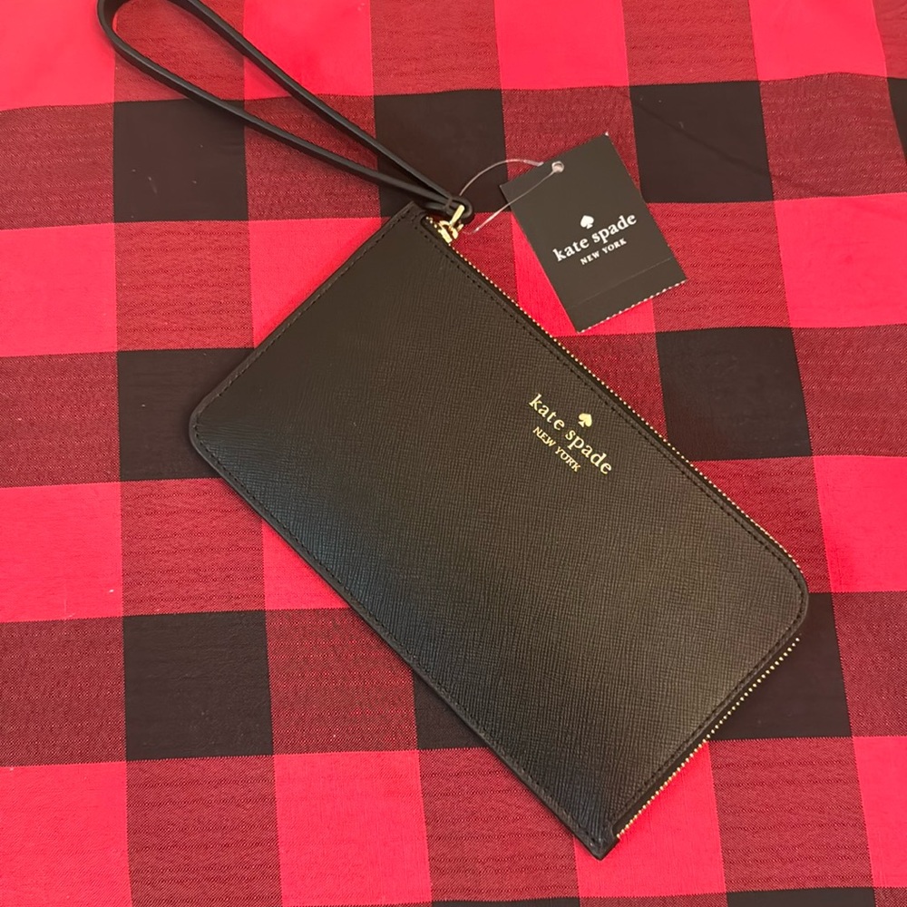 NWT Kate Spade medium lzip wristlet in black